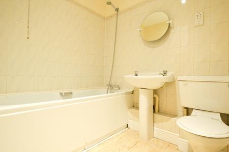 2 bedroom Flat to let in Granville Road, St Albans, AL1