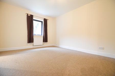 2 bedroom Flat to let in Granville Road, St Albans, AL1