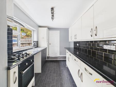 2 bedroom Terraced House to let in Church Street, Silverdale, ST5