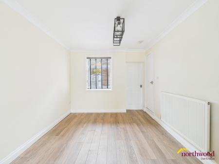 2 bedroom Terraced House to let in Church Street, Silverdale, ST5