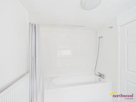 2 bedroom Terraced House to let in Church Street, Silverdale, ST5
