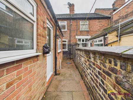2 bedroom Terraced House to let in Church Street, Silverdale, ST5