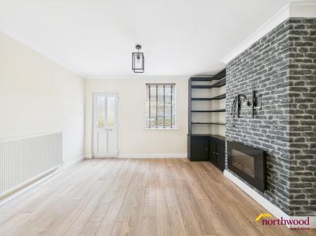 2 bedroom Terraced House to let in Church Street, Silverdale, ST5