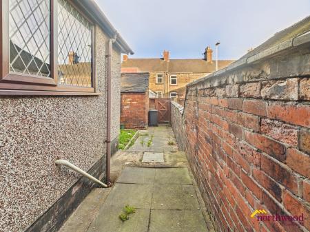 2 bedroom Terraced House to let in Langley Street, Basford Newcastle under Lyme, ST4