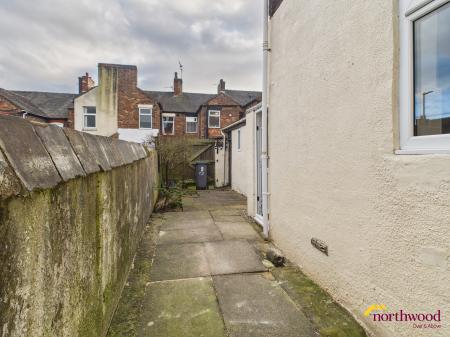 4 bedroom End of terrace house for sale in Oriel Street, Stoke-on-Trent, ST4