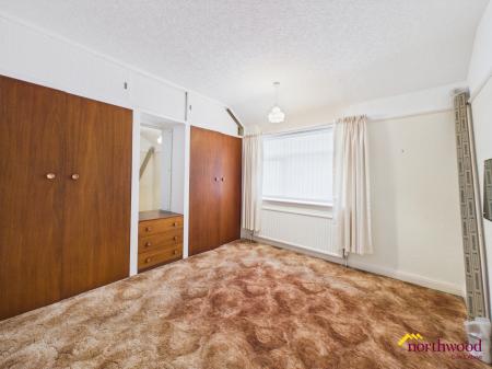 3 bedroom Town house for sale in Barnfield Road, Burslem, ST6