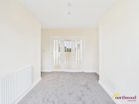 3 bedroom Semi-detached house to let in Courtway Drive, Sneyd Green, Stoke-on-Trent, ST1