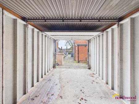 3 bedroom Semi-detached house to let in Courtway Drive, Sneyd Green, Stoke-on-Trent, ST1