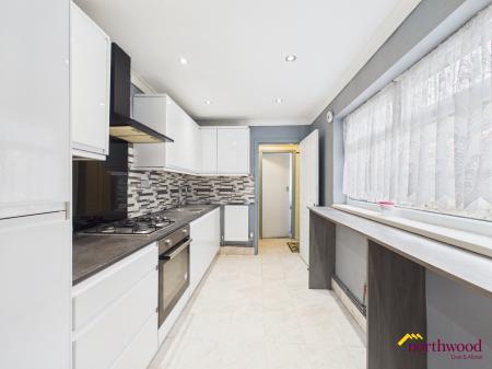 2 bedroom Terraced House for sale in London Rd, Stoke-on-Trent, ST4