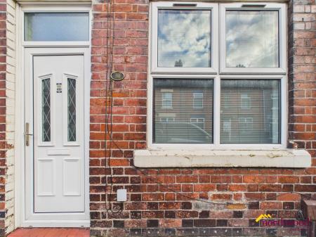 2 bedroom Terraced House to let in Birks Street, Stoke, Stoke-on-Trent, ST4