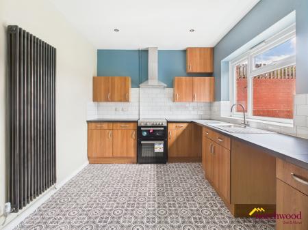 2 bedroom Town house to let in Hassam Avenue, Newcastle, Newcastle-under-Lyme, ST5