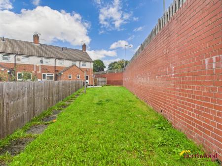 2 bedroom Town house to let in Hassam Avenue, Newcastle, Newcastle-under-Lyme, ST5