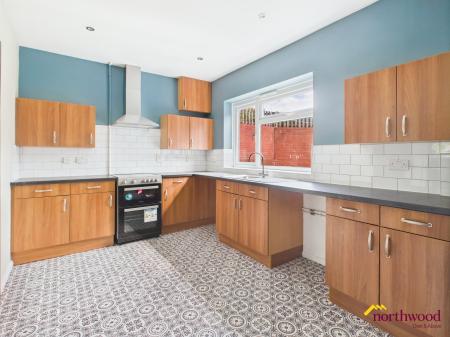 2 bedroom Town house to let in Hassam Avenue, Newcastle, Newcastle-under-Lyme, ST5