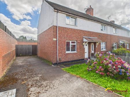 2 bedroom Town house to let in Hassam Avenue, Newcastle, Newcastle-under-Lyme, ST5