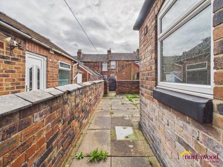 2 bedroom Terraced House to let in Lewis Street, Stoke, Stoke-on-Trent, ST4