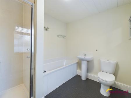 3 bedroom Terraced House to let in Kinsey Street, Silverdale, ST5