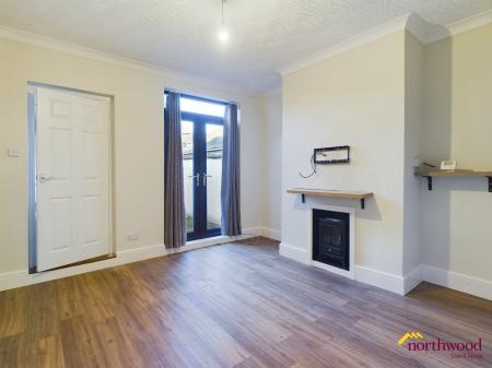 3 bedroom Terraced House to let in Kinsey Street, Silverdale, ST5