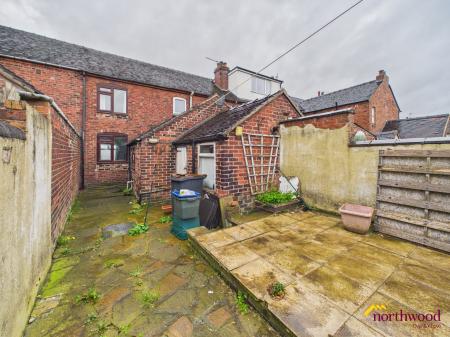2 bedroom Terraced House to let in High Street, Alsagers Bank, ST7