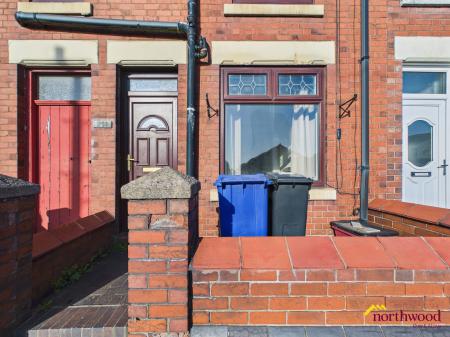 2 bedroom Terraced House to let in High Street, Alsagers Bank, ST7