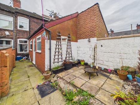 2 bedroom Terraced House to let in Salisbury Street, Tunstall, ST6