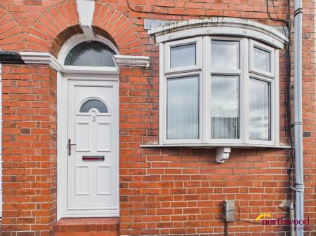 2 bedroom Terraced House to let in Chelmsford Road, Newcastle-under-Lyme, ST5