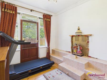 4 bedroom Detached house for sale in Basford Villas, Newcastle-under-Lyme, ST5