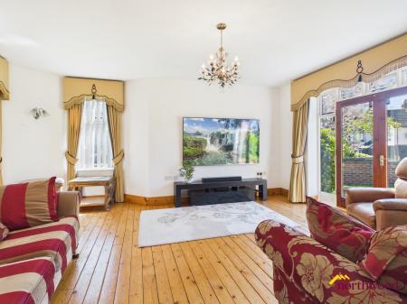 4 bedroom Detached house for sale in Basford Villas, Newcastle-under-Lyme, ST5