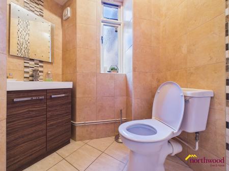 4 bedroom Detached house for sale in Basford Villas, Newcastle-under-Lyme, ST5