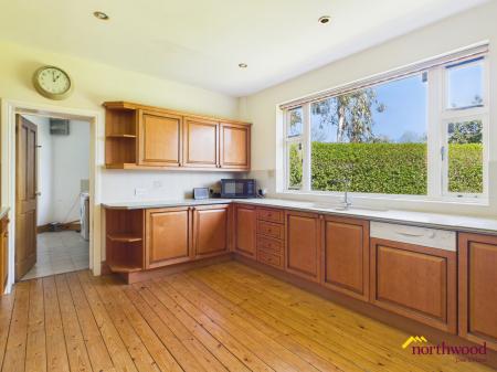 4 bedroom Detached house for sale in Basford Villas, Newcastle-under-Lyme, ST5