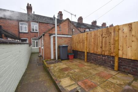 2 bedroom Terraced House to let in Garnett Road East, Porthill, Newcastle-under-Lyme, ST5