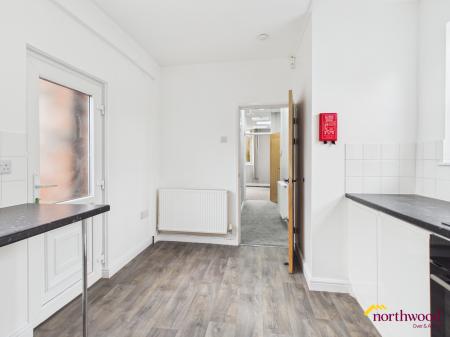 1 bedroom Flat to let in Goldenhill Road, Fenton, ST4