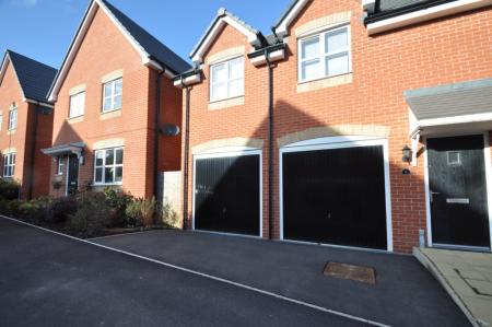 2 bedroom Flat to let in Fazeley Drive, Brindley Village, Stoke-on-Trent, ST6