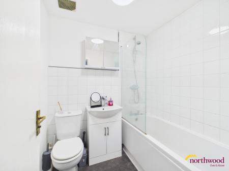 2 bedroom Town house to let in Bowlers Close, Festival Heights, Stoke-on-Trent, ST6