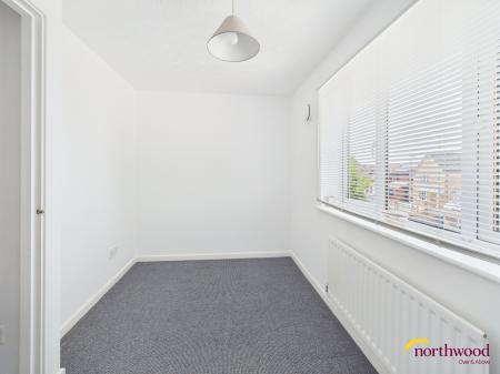 2 bedroom Town house to let in Bowlers Close, Festival Heights, Stoke-on-Trent, ST6