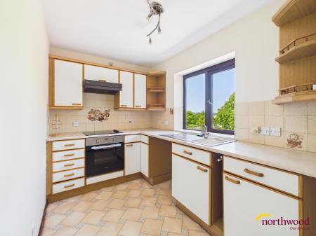 2 bedroom Flat to let in Glebedale Court, Fenton, ST4