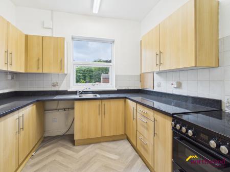 3 bedroom Flat to let in Porthill Bank, Porthill, Newcastle-under-Lyme, ST5