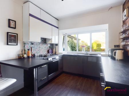 3 bedroom Semi-detached house for sale in The Avenue, Hartshill, Hartshill, ST4