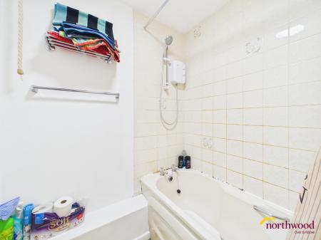 2 bedroom Flat for sale in Glebedale Court, Fenton, ST4