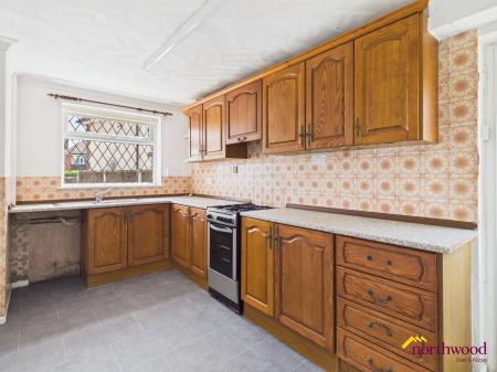 3 bedroom Detached house to let in Milton Road, Sneyd Green, Stoke-on-Trent, ST1