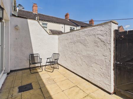 3 bedroom Terraced House to let in Crown Street, Silverdale, ST5