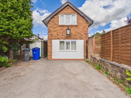 4 bedroom Semi-detached house for sale in Stuart Avenue, Trentham, Stoke-on-Trent, ST4