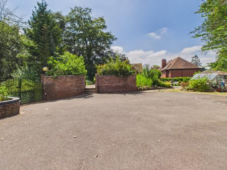 4 bedroom Coach House to let in The Coach House, Butterton, ST5