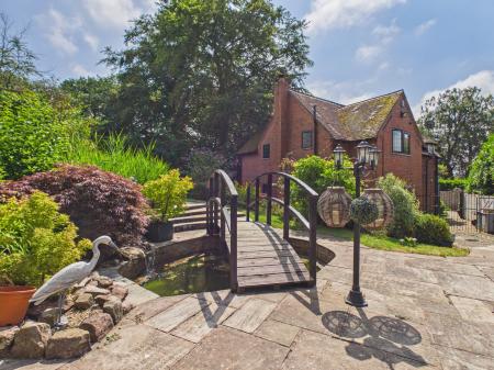 4 bedroom Coach House to let in The Coach House, Butterton, ST5
