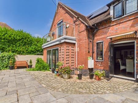 4 bedroom Coach House to let in The Coach House, Butterton, ST5