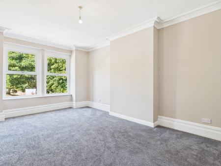 2 bedroom Flat to let in Porthill Bank, Newcastle-under-Lyme, ST5