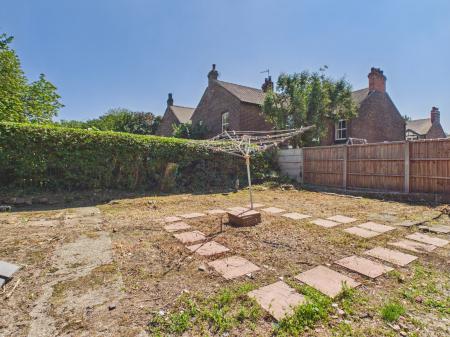 2 bedroom Flat to let in Porthill Bank, Newcastle-under-Lyme, ST5