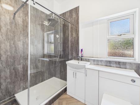 2 bedroom Flat to let in Porthill Bank, Newcastle-under-Lyme, ST5