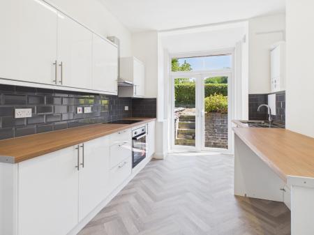 2 bedroom Flat to let in Porthill Bank, Newcastle-under-Lyme, ST5