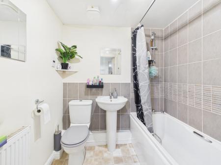 2 bedroom Flat to let in Reedmace Walk, Newcastle-under-Lyme, ST5