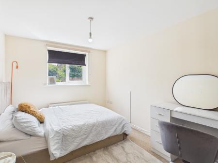 2 bedroom Flat to let in Reedmace Walk, Newcastle-under-Lyme, ST5